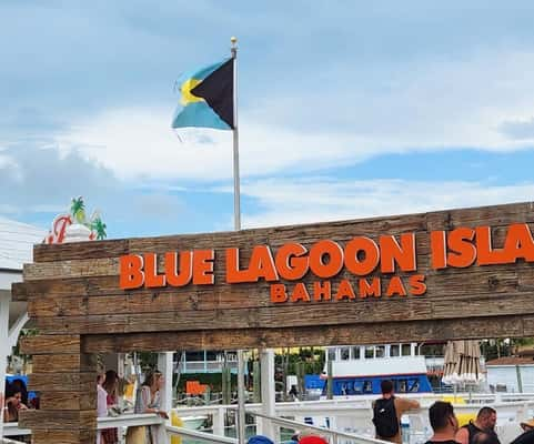 A Blue Lagoon Island recebe passageiros de vários cruzeiros