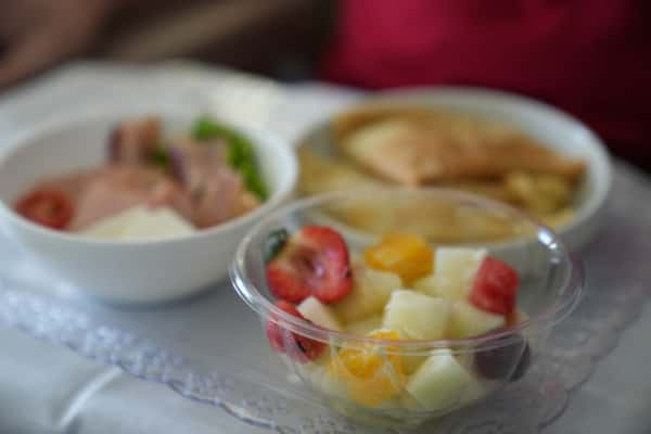 Passageiros tem opções de café da manhã, almoço, chá da tarde ou jantar