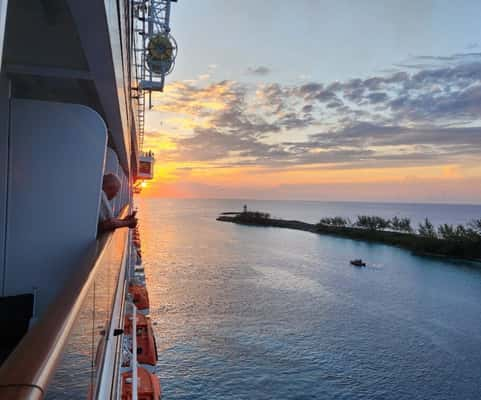 Saída do Porto de Nassau, nas Bahamas