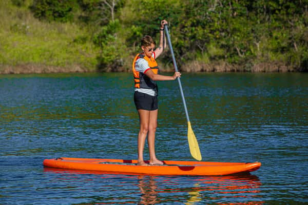 É possível fazer stand up paddle