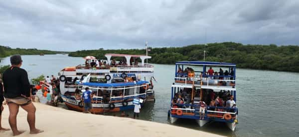 Barcos ancorados nas 