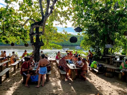 Caraíva se destaca como um santuário preservado, onde a simplicidade coexiste harmoniosamente com a beleza natural