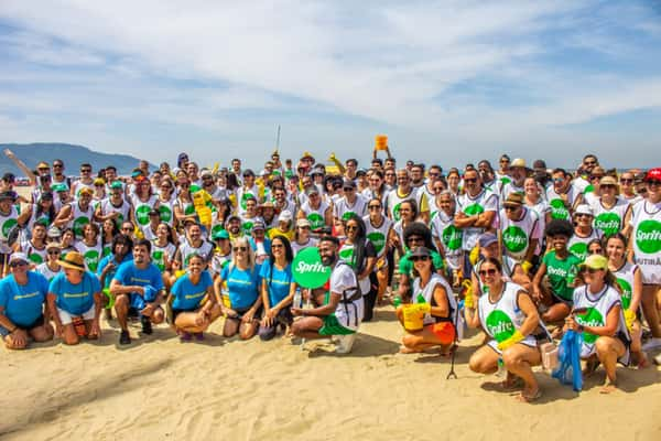 A Coca-Cola pretende reciclar o equivalente a cada lata e garrafa vendidas em todo o mundo até 2030