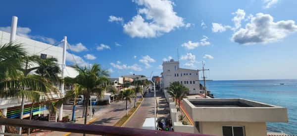 Vista do centro comercial no Porto de Cozumel