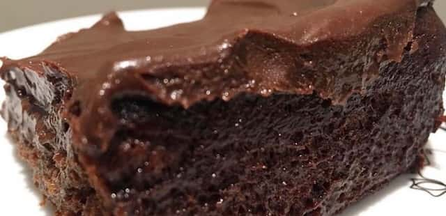 Bolo de chocolate vegano fácil e sem glúten