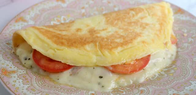 Faça um pão de queijo de frigideira fácil e gostoso para o café da manhã