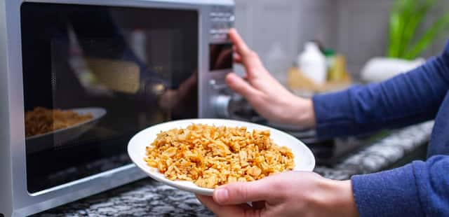 Arroz de micro-ondas: praticidade e sabor em um só prato