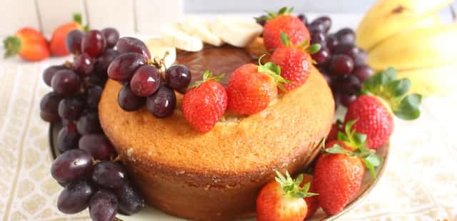 Prepare o bolo fondue de chocolate que vai virar tradição na sua casa