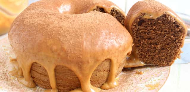 Faça um delicioso bolo de cappuccino com doce de leite em 6 passos