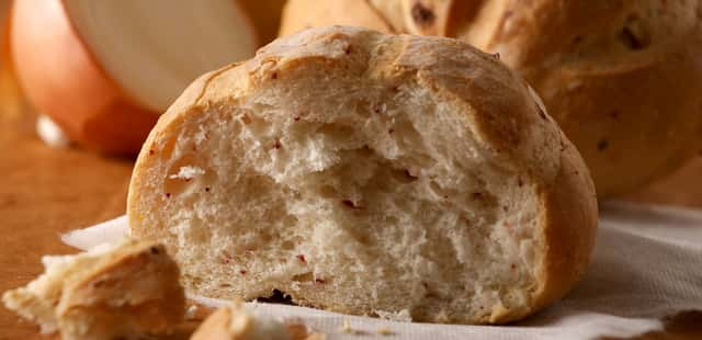 Pão de cebola caseiro: fofinho e cheio de sabor!