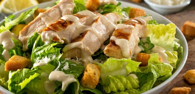 Salada Caesar: clássica, deliciosa e fácil de preparar