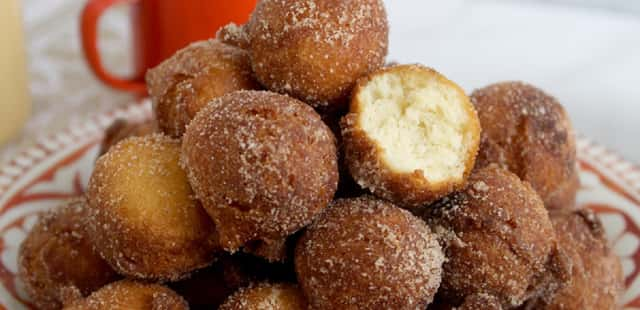 Bolinhos de chuva: um abraço em forma de doce