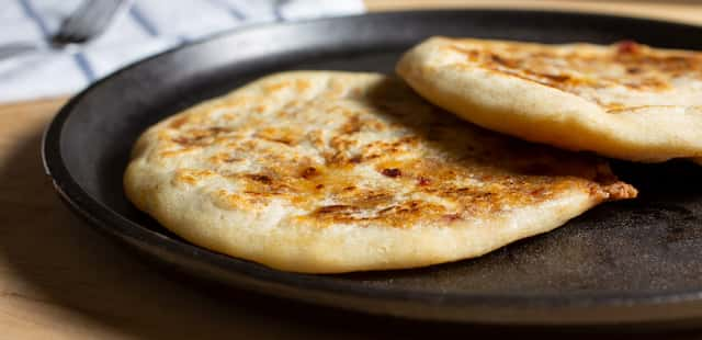 Pão de aveia feito na frigideira e fica pronto em 3 passos