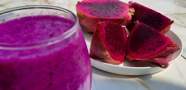 Vitamina de pitaya nutritiva e perfeita para o café da manhã