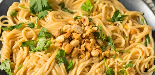 Macarrão com amendoim vietnamita MUITO saboroso!