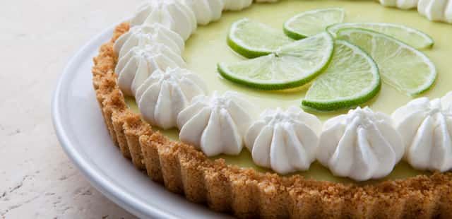 Torta de limão refrescante e sem erro para adoçar seu dia