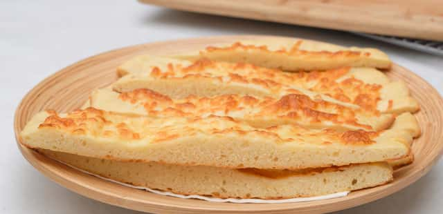 Receita fácil: como fazer pão de queijo de tapioca na frigideira em 10 minutos