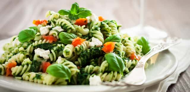 Macarrão ao pesto: bora fazer?