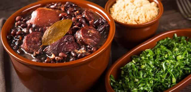 Receita de feijoada perfeita para os dias frios