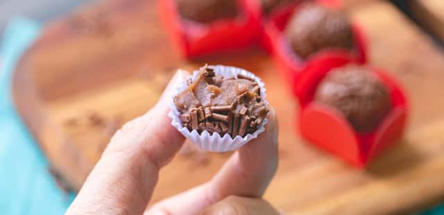 Brigadeiro de banana é fitness e leva apenas 3 ingredientes