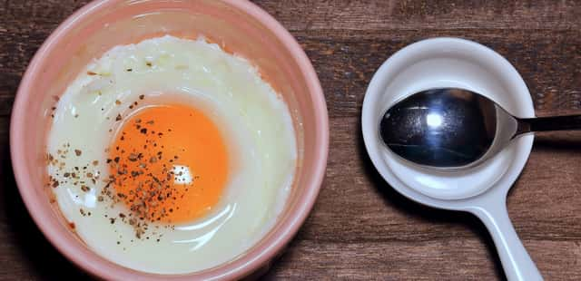 Faça um delicioso ovo no micro-ondas em apenas 2 minutos para o café da manhã