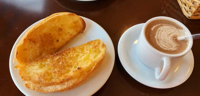 Aprenda a fazer o melhor pão na chapa para seu café da manhã