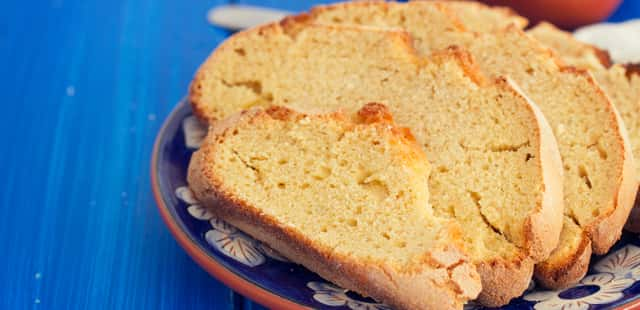 Experimente fazer um delicioso pão de fubá no café da manhã