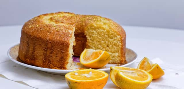 Faça um delicioso bolo fit de laranja para o café da manhã