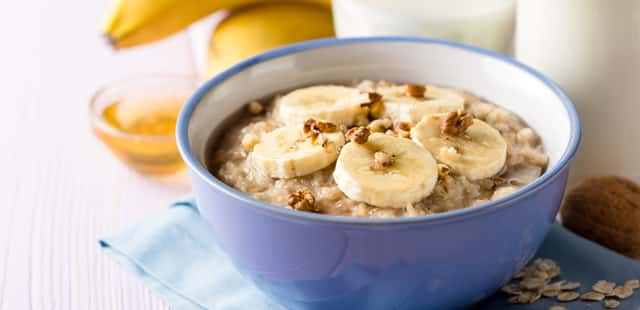 Mingau de aveia com banana: o café da manhã perfeito e nutritivo