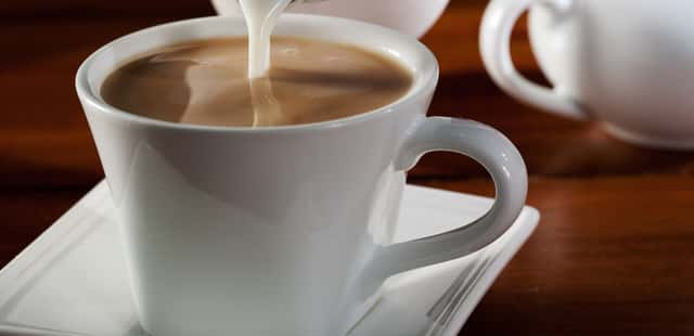 Descubra como fazer um café cremoso de padaria na sua casa