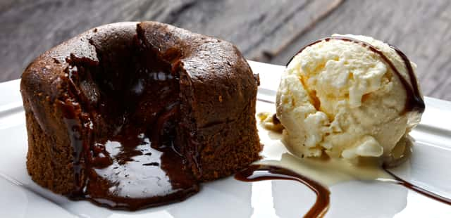 Faça este petit gâteau de dar água na boca de forma fácil e rápida