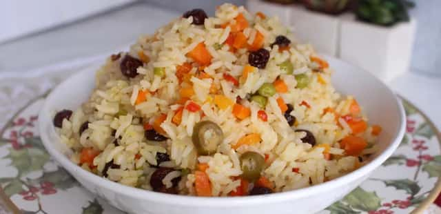 O arroz natalino perfeito para sair da rotina: rápido, colorido e delicioso