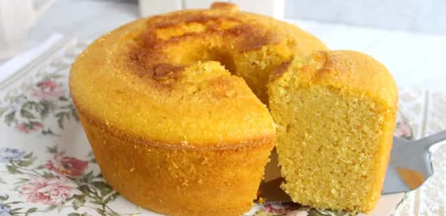 Receita prática: bolo de milho fofinho que você faz em minutos no liquidificador