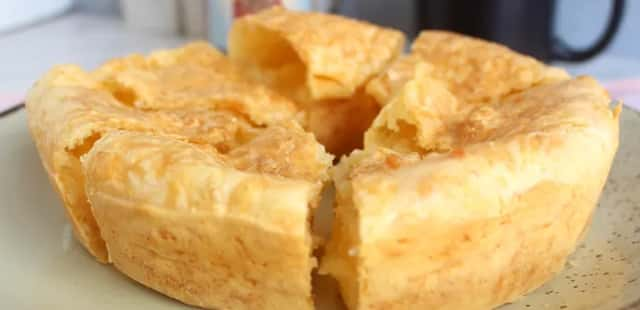 Receita rápida: bolo de queijo com 3 ingredientes para qualquer ocasião