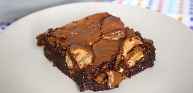 Três chocolates, zero erro: o brownie dos sonhos para fazer agora mesmo