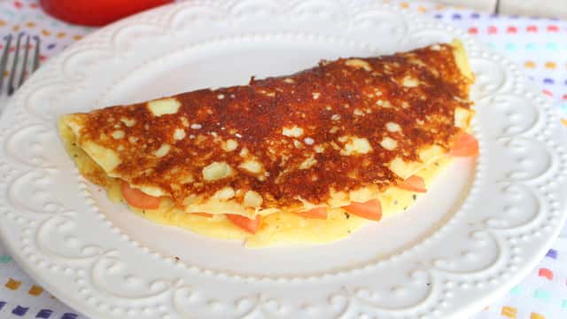 Crepioca com crostinha de queijo crocante bem fácil de fazer