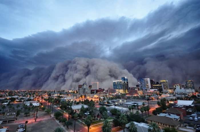 E tempestades de areia, como essa de Phoenix, Arizona.