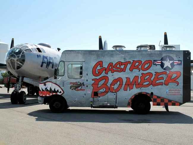 Inspirado em um avião da Segunda Guerra Mundial, o 'Gatro Bomber 'serve tradicionais receitas da picante cozinha texana 