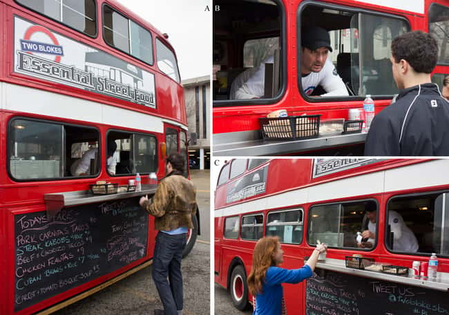 Inspirado nos tradicionais ônibus britânicos de dois andares,  o 'Two Blokes' oferece um cardápio influenciado pela comida de diversos países....