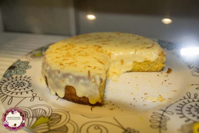 Torta cremosa de milho com cobertura de beijinho/ Foto: Echos Produções