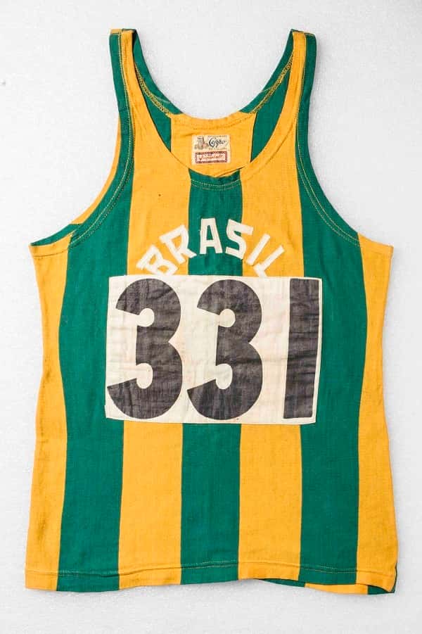 Camisa usada pelo atleta Adhemar Ferreira da Silva em suas maiores conquistas representando o Brasil - Foto: Divulgação