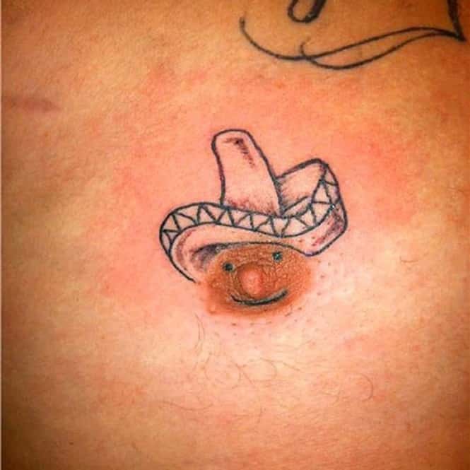 A nova tendência das tatuagens é nos mamilos (Imagem: Divulgação)
