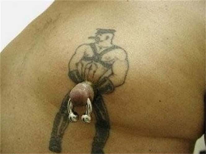 A nova tendência das tatuagens é nos mamilos (Imagem: Divulgação)