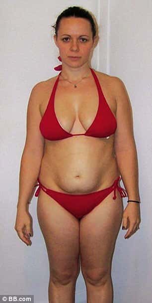 Após muita persistência e treino em casa, a mulher emagreceu 19 kg (Imagem: Reprodução/The Daily Mail) 