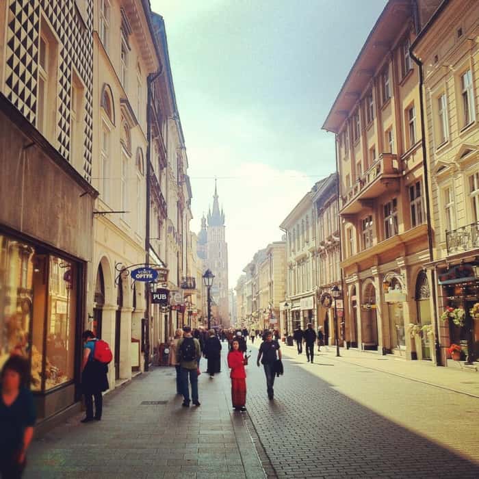 O lindo centro de Cracóvia, na Polônia: um dos países mais baratos da Europa. 
(Crédito da foto: http://www.viageria.com)