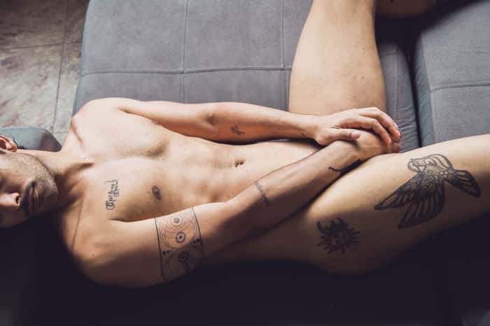 Thiago, 32. Ator e cantor. 18 tatuagens. (Foto: Isabela Catão/Reprodução/Tumblr)