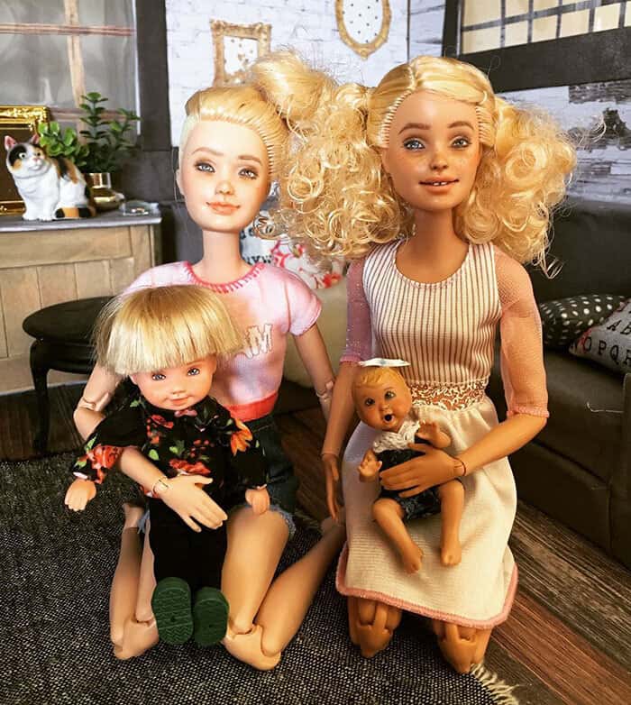 Artista australiana cria 'barbies' grávidas e que até amamentam