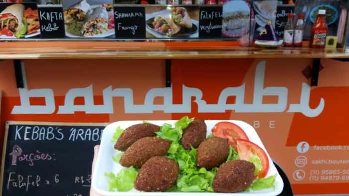 No trailer Banarabi Culinária Árabe, de Basma, sabor oriental com um quê brasileiro