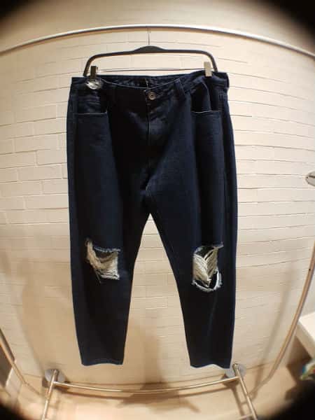 Calça jeans destroyed: R$ 49,50