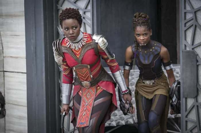 Lupita Nyong'o e Letitia Wright no filme do Pantera Negra, da Marvel, que estreou em 2018